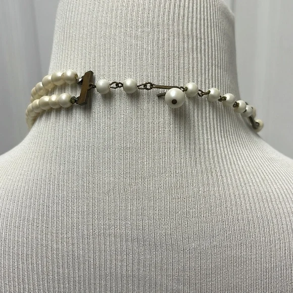 Vintage Faux White Pearl Choker Necklace - Picture 3 of 4